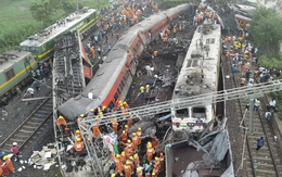 Nhân chứng kể khoảnh khắc tai nạn tàu hỏa thảm khốc ở Ấn Độ