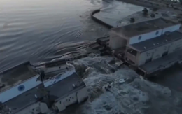 Vỡ đập thủy điện Kherson, lũ tràn vào thành phố