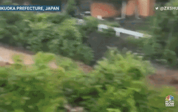 Chùm ảnh: Mưa lũ kinh hoàng càn quét Nhật Bản, nhấn chìm đường xá và nhiều nhà cửa