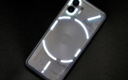 Mẫu điện thoại đẹp nhất 2023 đã ra mắt: Mặt lưng phát sáng như "đom đóm", giá chỉ 14 triệu đồng