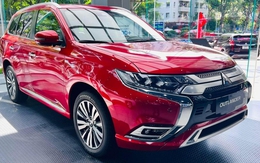 Mitsubishi Outlander giảm giá sâu tại đại lý, lăn bánh chưa tới 800 triệu, rẻ nhất nhóm SUV hạng C Nhật, Hàn