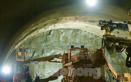 Cận cảnh công nhân ngày đêm khoét núi, thi công hầm cao tốc Quảng Ngãi - Hoài Nhơn
