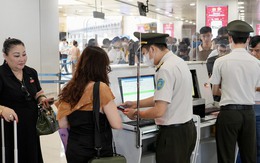 Khó khăn khi hành khách đi máy bay dùng VNeID thay thế giấy tờ tùy thân