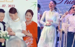 Hé lộ cảnh Shark Bình được mẹ Phương Oanh trao vàng, nhảy vui vẻ với nhà vợ trên sân khấu