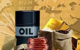 Thị trường ngày 28/7: Giá dầu vượt ngưỡng 84 USD/thùng, vàng thấp nhất hai tuần, cao su thấp nhất hai năm