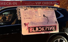 SVĐ Mỹ Đình tối “30 Tết”: Giá vé concert BlackPink giảm sập sàn, người bán chấp nhận lỗ hơn 50%, tặng kèm quà nhưng vẫn đỏ mắt tìm khách