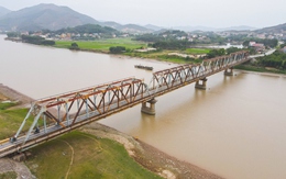 Cây cầu duy nhất tại Việt Nam có đường bộ và đường sắt đi chung