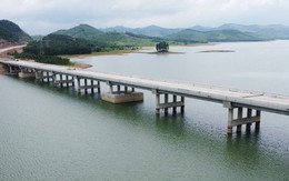 Cận cảnh cầu vượt hồ nước dài nhất trên cao tốc Hà Nội - Thanh Hóa