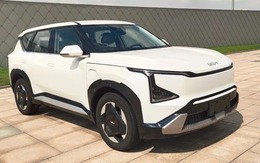 Kia EV5 lộ diện không che ngoài đời thực: Vài chi tiết khác concept, ngắn hơn nhưng cao và rộng hơn Sportage