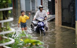 Khốn khổ khi mua nhà trong ngõ: Cứ mưa lớn là ngập