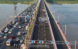Vì sao cầu Vĩnh Tuy 2 thông xe xong phải đóng lại, phương tiện chưa thể di chuyển?