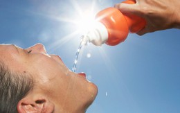 Người phụ nữ 35 tuổi tử vong do ngộ độc nước: Uống bao nhiêu nước có thể gây ngộ độc?