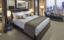 Miếng vải trải ngang giường khách sạn có công dụng gì?