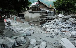 Bùn ngập nhà, xe bị vùi lấp sau sự cố hồ thải mỏ đồng ở Lào Cai