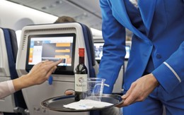 Các loại đồ uống có thể dùng và không nên dùng trên máy bay