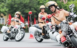 Mãn nhãn màn biểu diễn chạy xe phân khối lớn của nữ học viên Cảnh sát Nhân dân