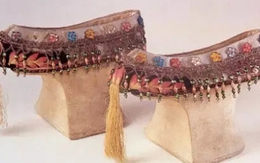 Loạt ảnh hiếm cách đây hơn 100 năm: Cận cảnh đôi giày “dễ ngã” trị giá hơn 460 tỷ đồng của Từ Hi Thái hậu