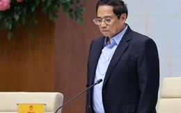 Thủ tướng mặc niệm tưởng nhớ các nạn nhân vụ cháy chung cư mini và lũ lụt ở Lào Cai