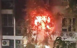 Hà Nội: Một căn hộ ở chung cư 6 tầng bốc cháy, nhiều người may mắn thoát nạn