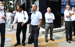 Vì sao nhân viên văn phòng mặc vest đen dần biến mất khỏi đường phố Nhật Bản?