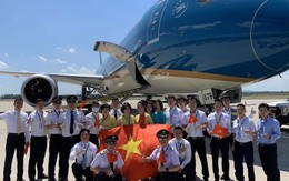 Máy bay Việt Nam cấp tập cất hạ cánh, tạo nên hiện tượng lạ ở đất nước 27 triệu dân