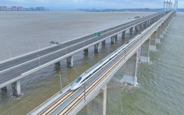 Để tàu cao tốc "lướt" trên mặt biển với tốc độ tối đa 350km/h: Tuyến đường sắt 277km của Trung Quốc, với những cây cầu vượt biển ngoạn mục, tạo ra kỷ lục khó xô đổ