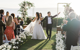 Đám cưới đẹp như mơ bên bờ biển Hawaii với 500 đóa hồng trắng