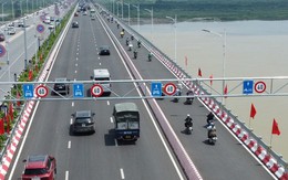 Cầu Vĩnh Tuy: Hai chiều cầu hai kiểu tổ chức giao thông, phương tiện lúng túng khi lưu thông