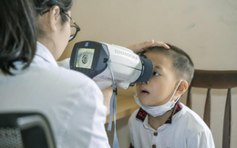 3.000 trẻ em khó khăn được Hải Triều đo, tặng kính miễn phí