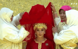 Cô dâu của Hoàng tử Brunei rạng rỡ trong loạt váy cưới hoàng gia, bùng nổ visual với khoảnh khắc mở voan che