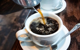 Đây là thời điểm tốt nhất để uống tách cà phê đầu tiên trong ngày: Chớ uống sớm hơn kẻo hại thân