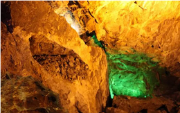 Phát hiện ‘hố không đáy’ khổng lồ chứa kho báu 1.000 năm tuổi, công nghệ đỉnh cao được đưa vào khai thác
