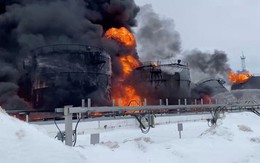 Kho dầu Nga bốc cháy dữ dội sau khi máy bay không người lái bị đánh chặn