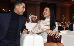 Bạn gái Ronaldo đeo kim cương đầy người đến dự lễ trao giải, hạnh phúc đến phát khóc khi được CR7 gọi là "vợ"