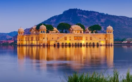 Cận cảnh kỳ quan cung điện quanh năm ngập chìm trong nước nổi tiếng ở Ấn Độ