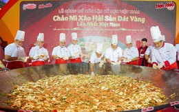 Doanh nghiệp đằng sau chảo mì xào hải sản dát vàng lớn nhất Việt Nam với 20 hũ vàng vảy và 500 lá vàng dát mỏng