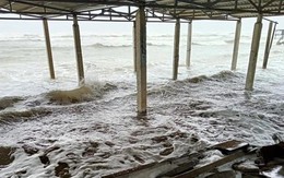 Không khí lạnh tại Huế gây mưa to, gió giật mạnh, sóng biển cao từ 2 đến 3,5 mét