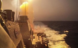 Houthi tuyên bố 'đánh trực tiếp' vào tàu chiến Mỹ, buộc 2 tàu thương mại phải rút khỏi Biển Đỏ