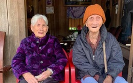 Đôi vợ chồng 112 tuổi và 102 tuổi ở Phú Thọ: Minh mẫn, quấn quýt bên nhau, mới ở chung với con vài tháng