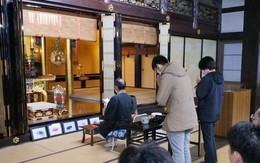 Nhật Bản: Công ty sản xuất thuốc trừ sâu tổ chức đi chùa để làm 'lễ cầu siêu' cho những con côn trùng đã bị tiêu diệt