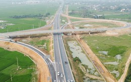 Cận cảnh 200 km cao tốc 'trắng' trạm nghỉ, cây xăng