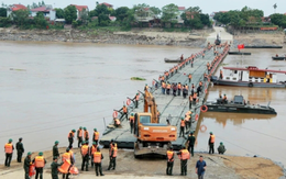 Tạm dừng hoạt động cầu phao Phong Châu: Tiết lộ nguyên nhân