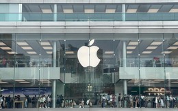 Cầm hàng xấp tiền mặt, người Nga đổ xô tới các cửa hàng Apple tại trung tâm tài chính hàng đầu châu Á để tìm cơ hội kinh doanh