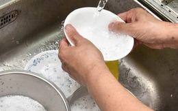 Sau 10 năm rửa bát tôi mới phát hiện ra "bí mật" về chiếc lỗ nhỏ trên bồn rửa Sau 10 năm rửa bát tôi mới phát hiện ra "bí mật" về chiếc lỗ nhỏ trên bồn rửa