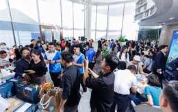 Người mua “đỏ mắt” săn tìm căn hộ trong tầm giá từ 50 triệu/m2