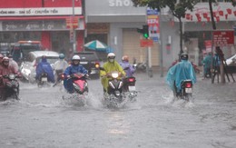 Miền Trung đỉnh điểm mưa lớn, cảnh báo lũ lên