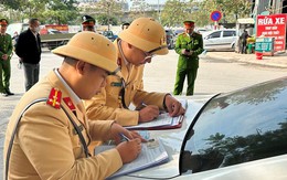 Kiểm tra ra vi phạm, 'đóng cửa' bãi xe không phép tại Linh Đàm