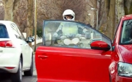 Mở cửa xe ô tô gây tai nạn bị phạt gấp 50 lần mức phạt cũ từ 1/1/2025