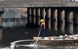 Cận cảnh 5 con sông ô nhiễm ở Hà Nội, gánh lượng rác, nước thải khổng lồ