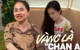 Người “chơi vàng” chất: Đeo hơn 7 cây vàng, ngồi trên vỉa hè bán hoa quả!